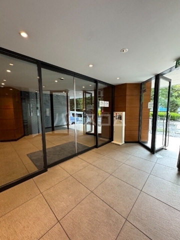 22/29 エントランス