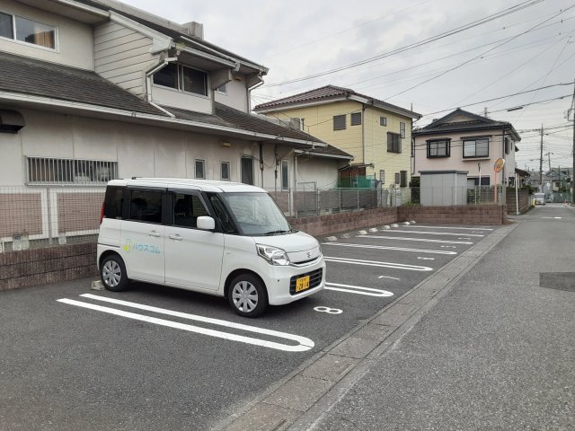28/30 駐車場