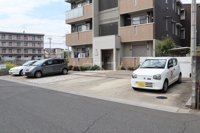 15/18 駐車場