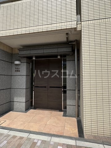 26/30 エントランス