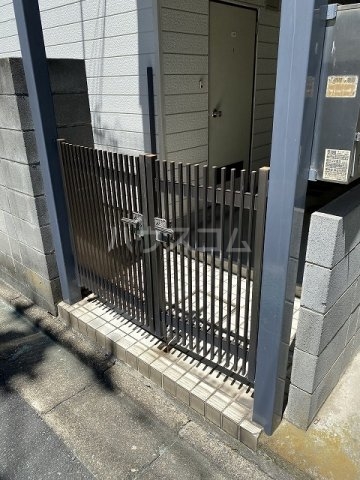 28/30 エントランス