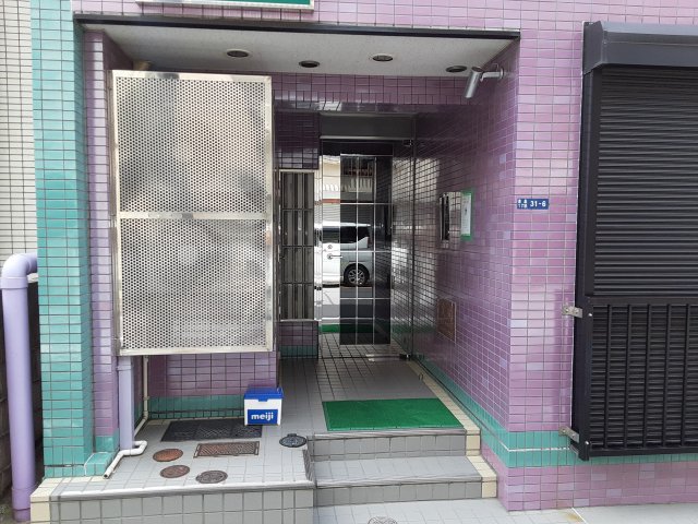 20/30 エントランス