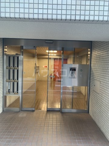 28/30 エントランス