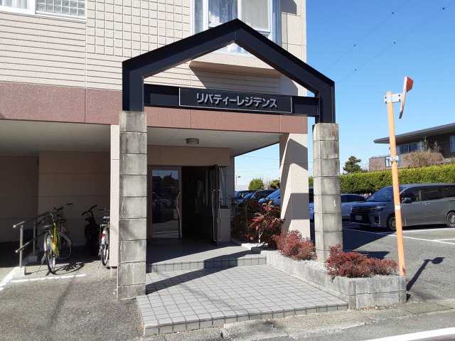 24/30 エントランス