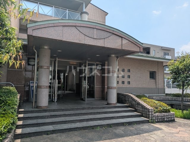 27/30 エントランス