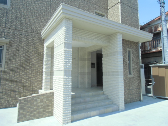 20/21 エントランス