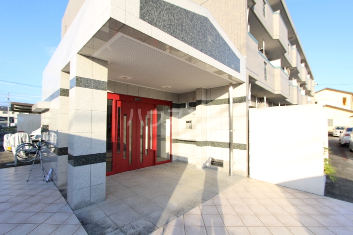 21/30 エントランス