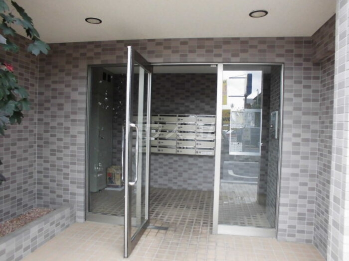 27/30 エントランス