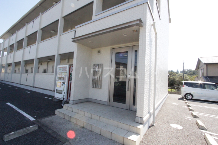 19/27 エントランス