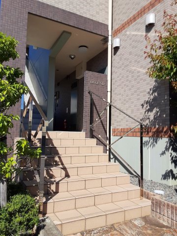 23/25 エントランス