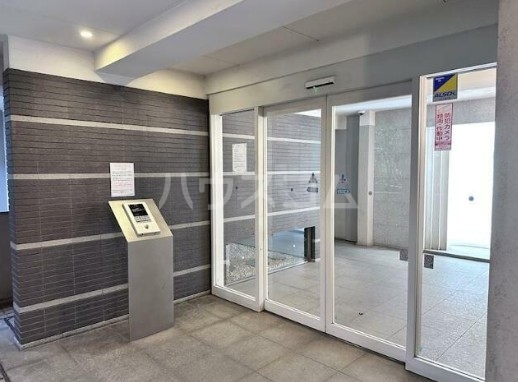 24/30 エントランス