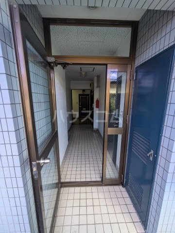 23/25 エントランス