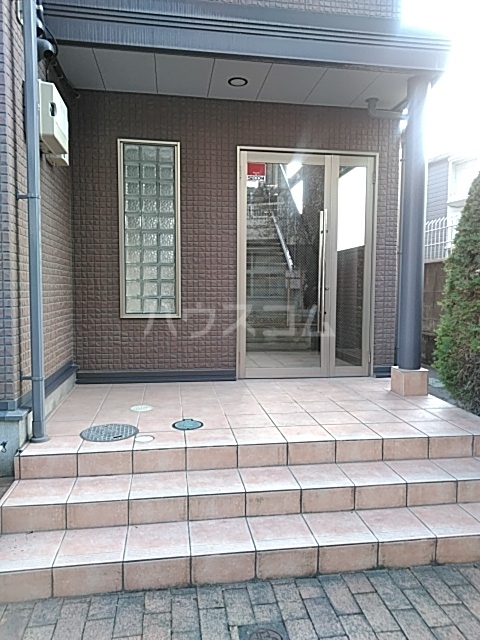 23/29 エントランス