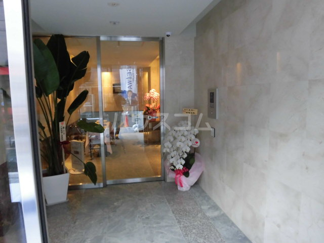 22/27 エントランス