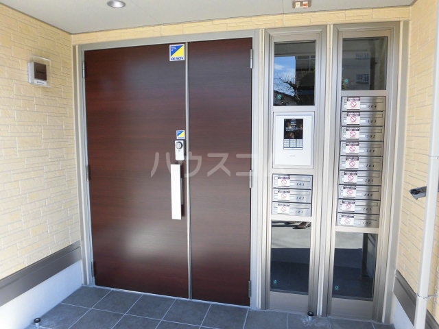 27/30 エントランス