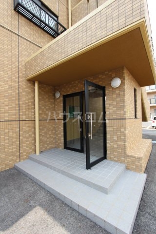 26/29 エントランス