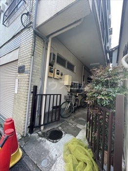 20/21 エントランス