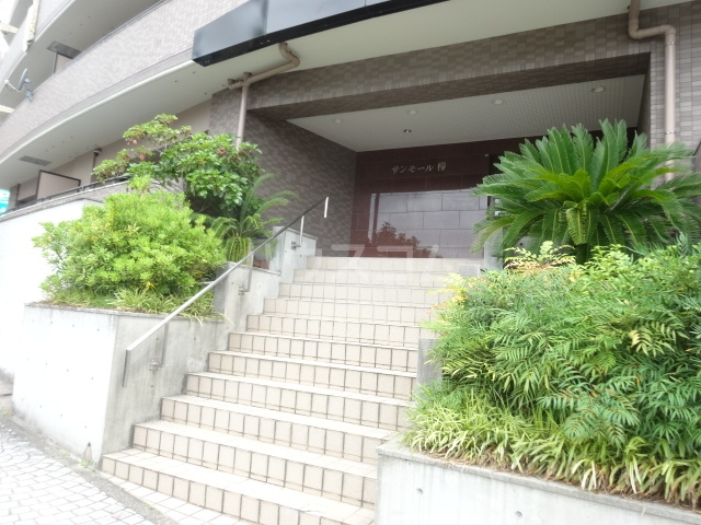 23/30 エントランス