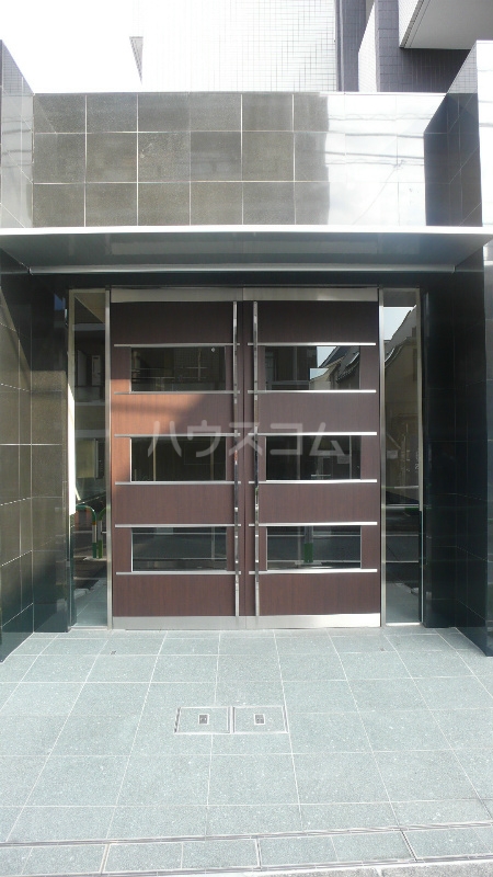 13/22 エントランス