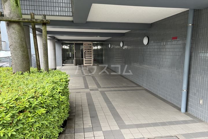 18/23 エントランス