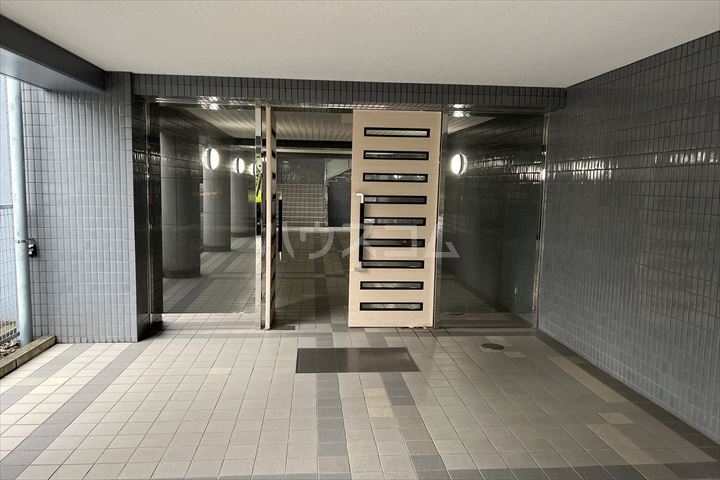 19/23 エントランス