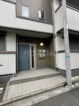 25/27 エントランス