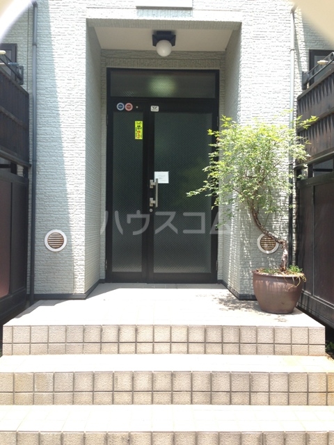 2/4 エントランス