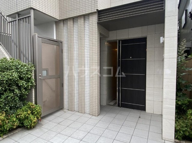 2/4 エントランス