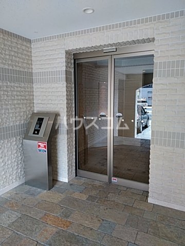 16/17 エントランス