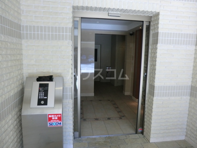 20/21 エントランス