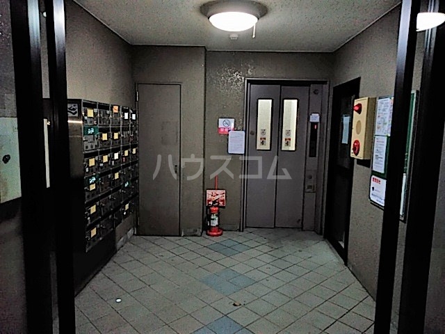 24/30 エントランス