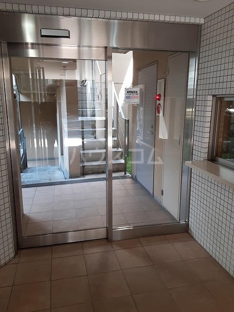 29/30 エントランス