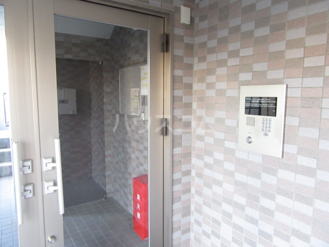 28/30 エントランス