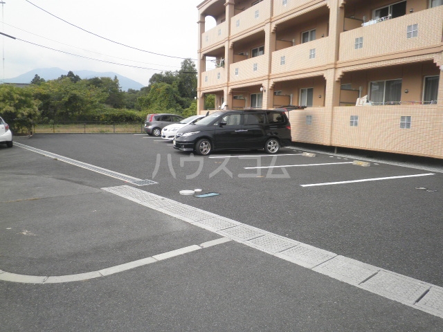 20/20 駐車場