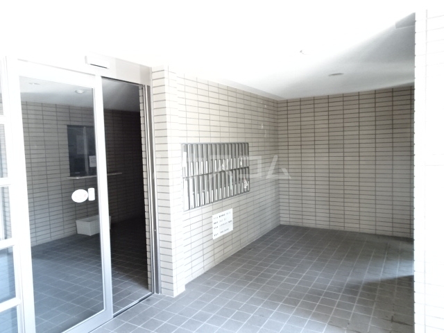 25/30 エントランス