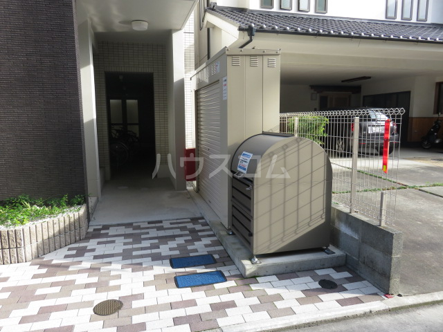 26/29 エントランス