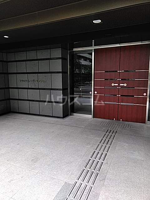 27/30 エントランス