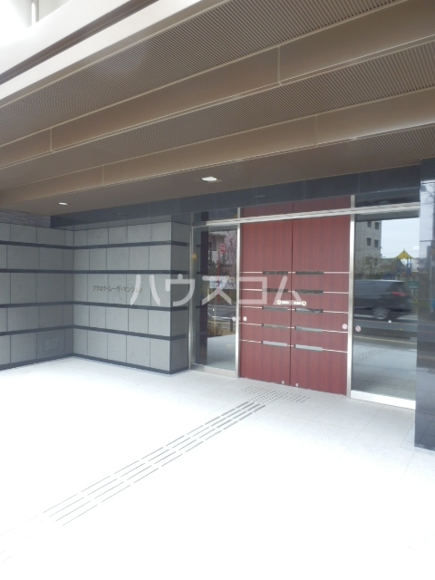 21/30 エントランス