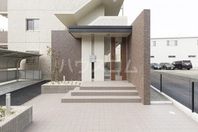 21/22 エントランス