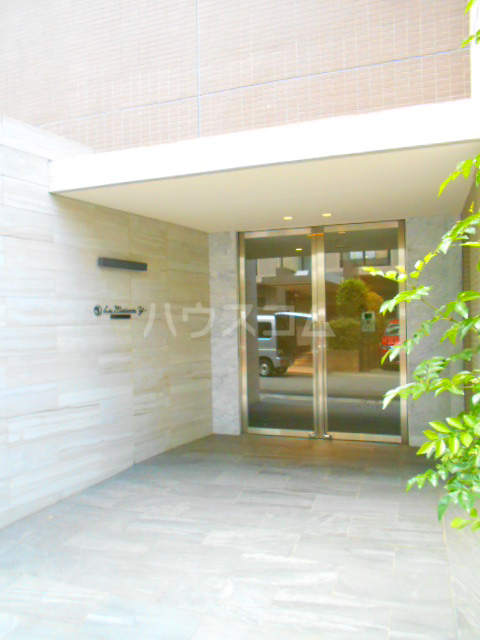 27/30 エントランス