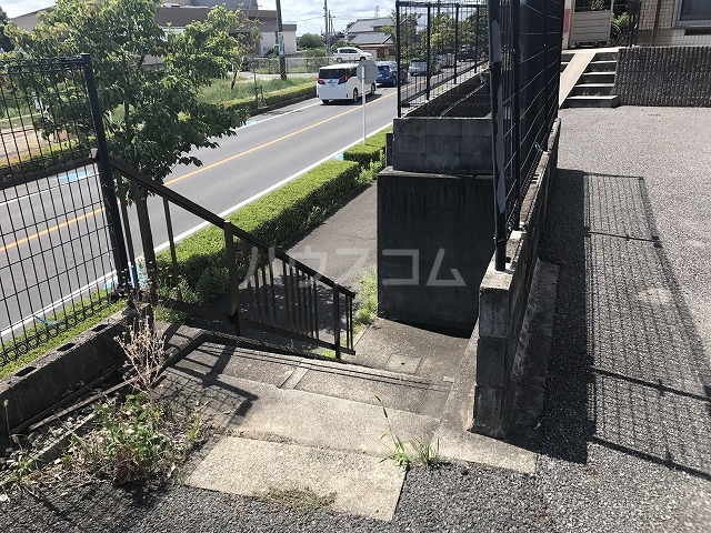 21/30 エントランス