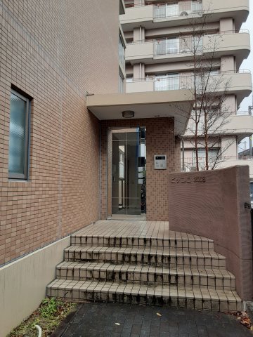 27/30 エントランス