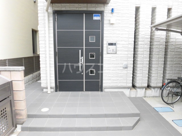 25/30 エントランス