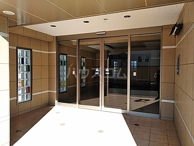 23/30 エントランス