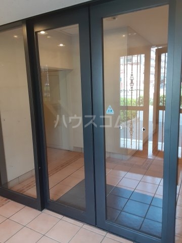 26/30 エントランス