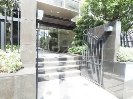 19/26 エントランス