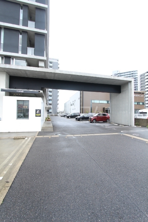 27/30 駐車場