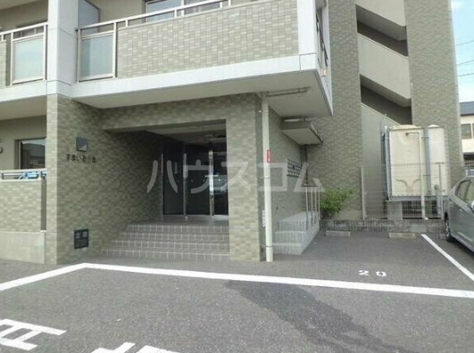 18/30 エントランス