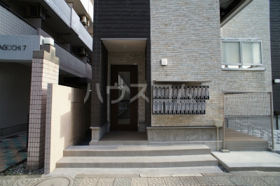 25/30 エントランス