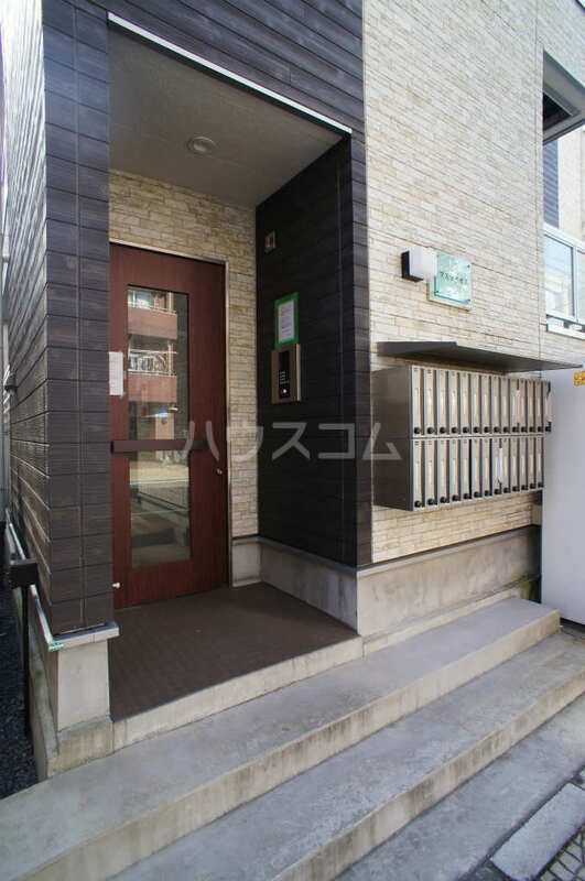 26/30 エントランス